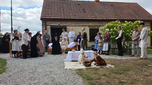 Photo 8 of 24